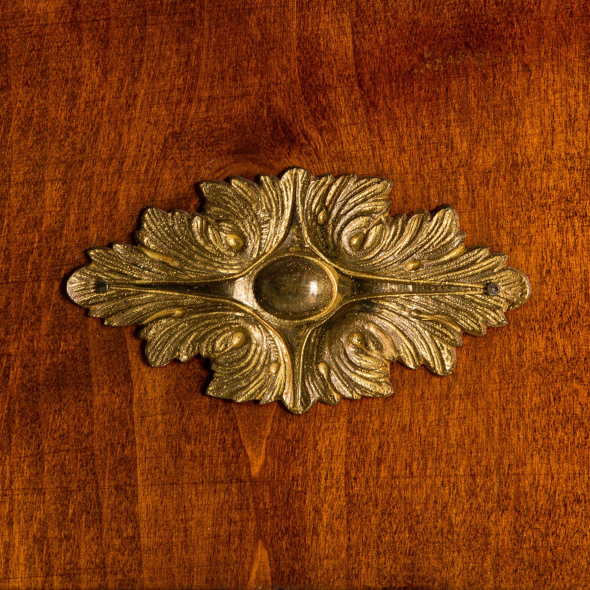 PIEDESTAL, Mahognyfanerad, tidigt 1900-tal.