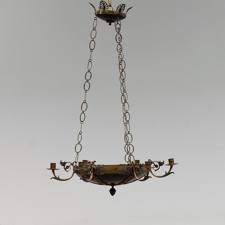 AMPEL, mässing, empirestil, 1800-talets andra hälft. Höjd ca 82 cm.