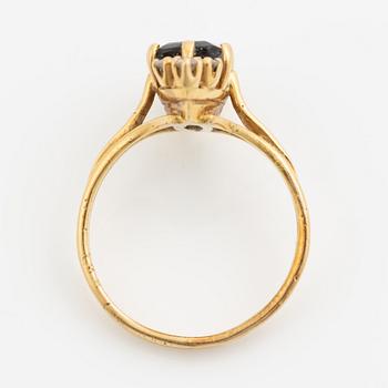 Ring 18K guld med grön turmalin och briljantslipade diamanter.