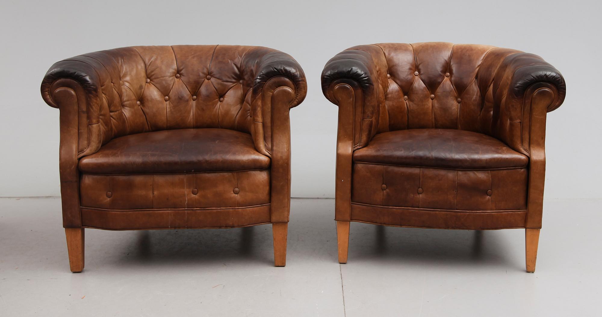 FÅTÖLJER, 1 par, Chesterfield, 1900-talets första hälft.