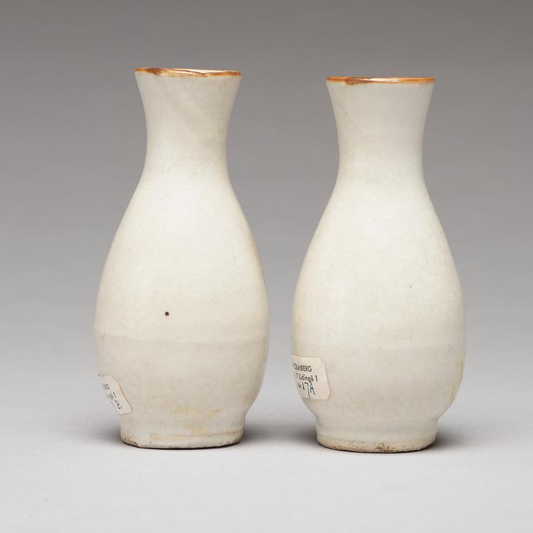 A pair of ge-glazed vases, Ming dynasty, 17th Century.