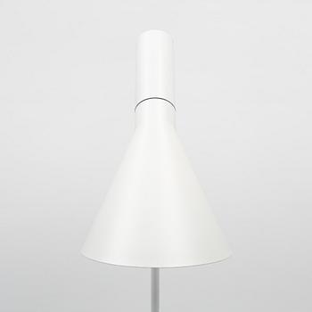 Arne Jacobsen, golvlampa, "AJ", Louis Poulsen, Danmark.