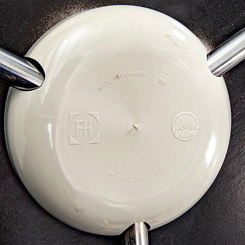 Arne Jacobsen, stolar ett par "Myran" för Fritz Hansen 1991.