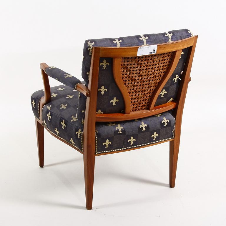 KARMSTOL, Svenskt Tenn, design Josef Frank, "Lyran".