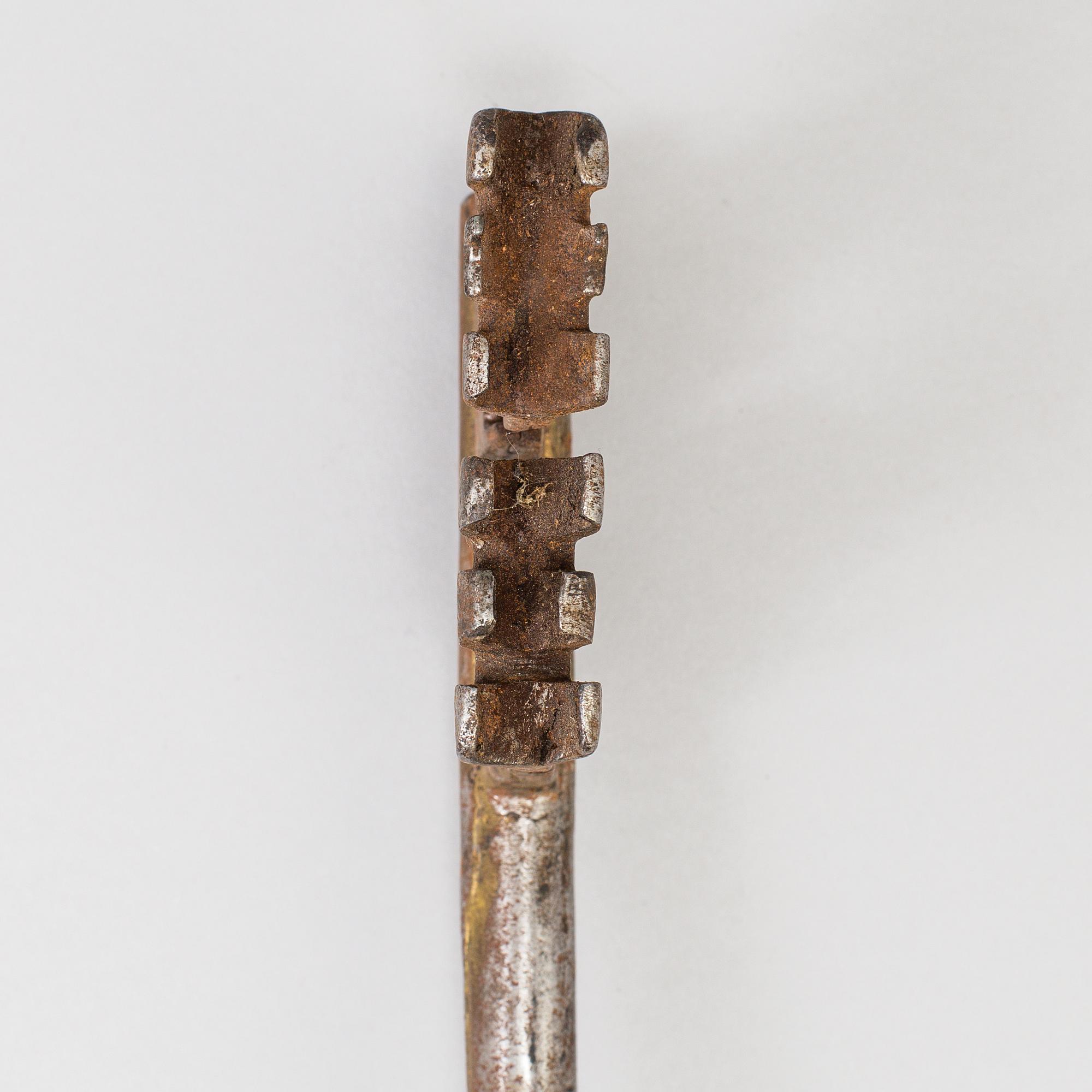 A metal key 17/18th century.