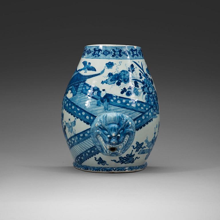 VÄGGFONTÄN, porslin. Qingdynastin, Kangxi (1662-1722).