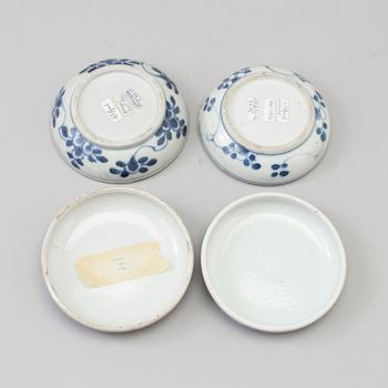 A pair of blue and white jars, Qing dynasty, Kangxi (1662-1722).
