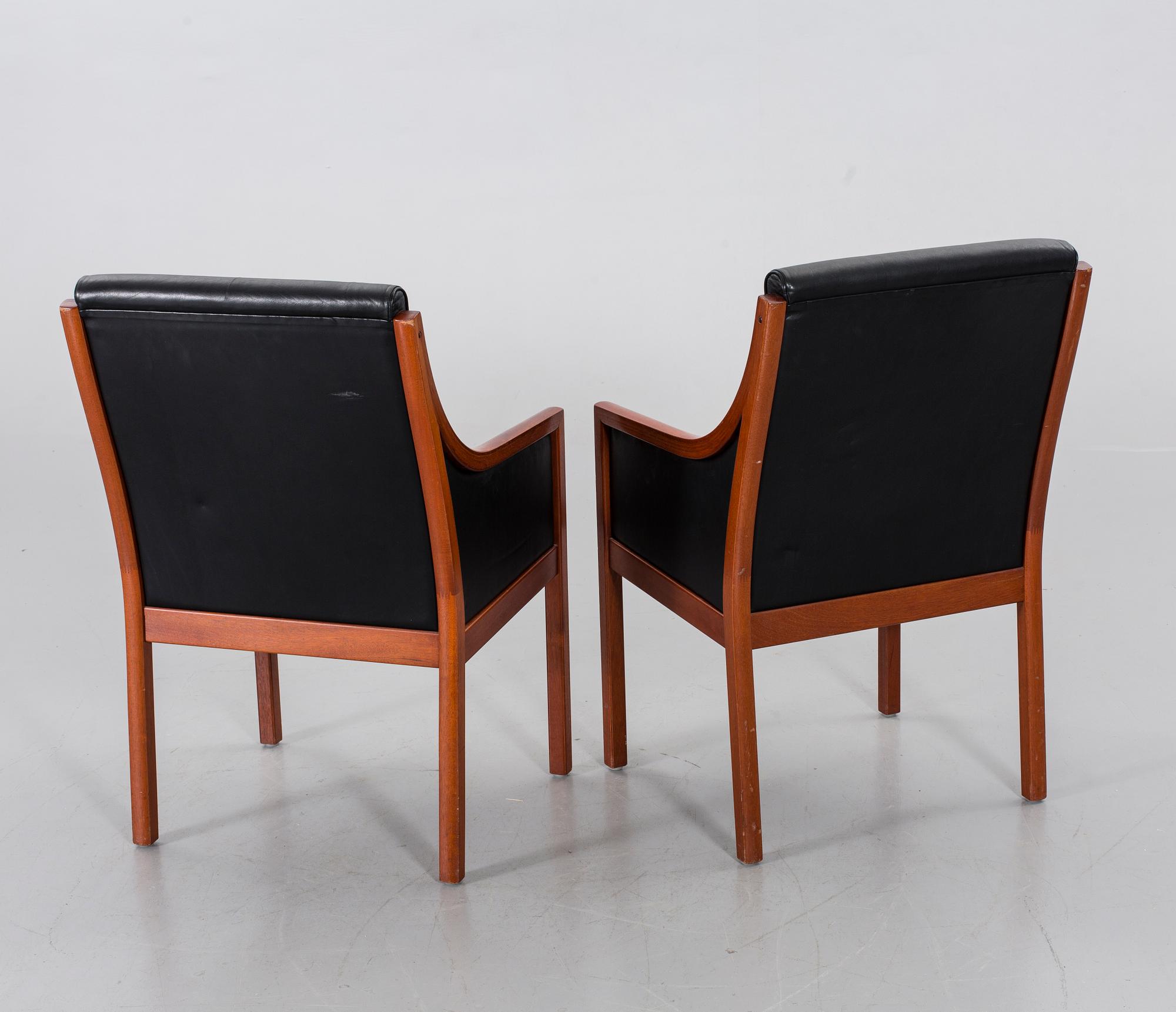 KARMSTOLAR, ett par, formgivna av Karl-Erik Ekselius, JOC Möbler, Vetlanda, 1980-tal.