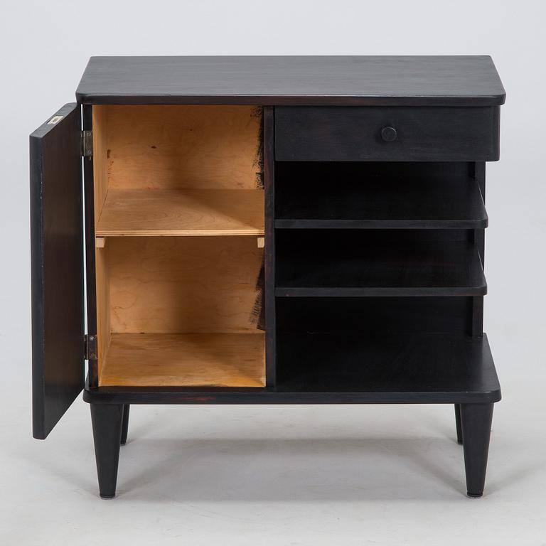 A 1950s 'Pertti' radio table, model 3205, Asko, Finland. Design year 1948.