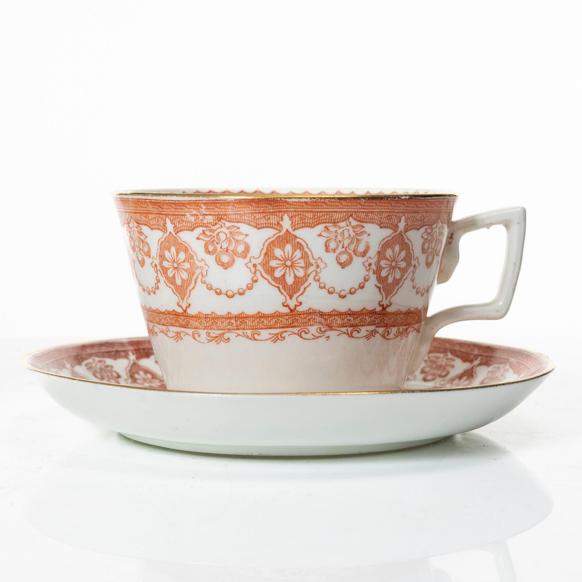 Tekoppar med fat, porslin, 19 st, troligtvis England, omkring år 1900.