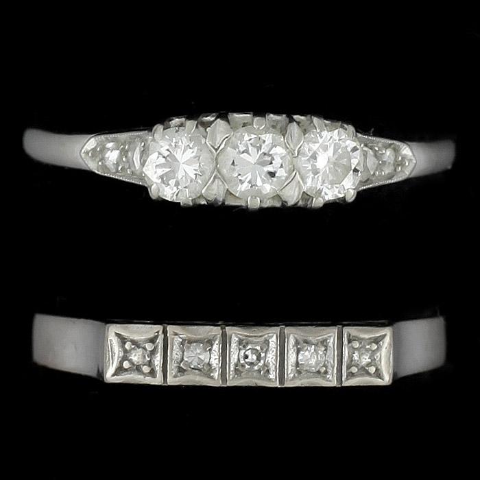 RINGAR, 2 st, 18k vitguld, briljantslipade diamanter var av ena tot 0,40 ct. Total vikt ca 5 g.