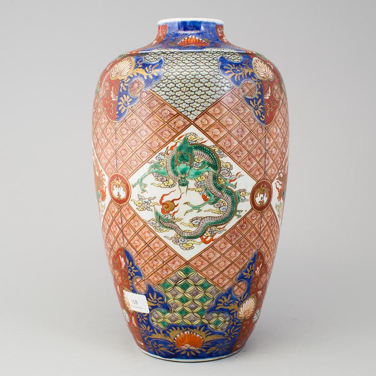 A Japanese imari-verte vase, 20th Century.