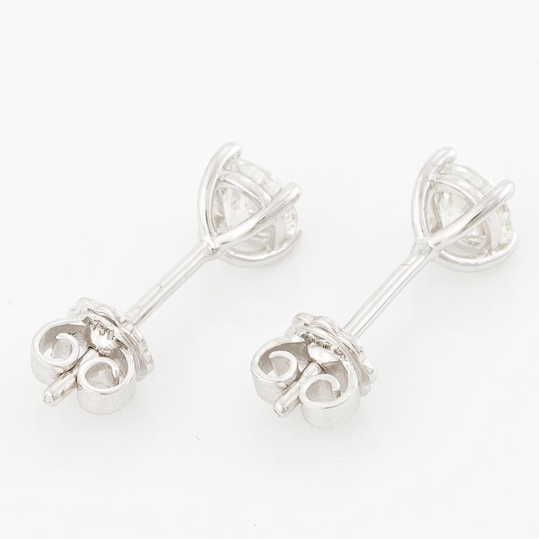 Earrings 18K white gold with brilliant-cut diamonds.