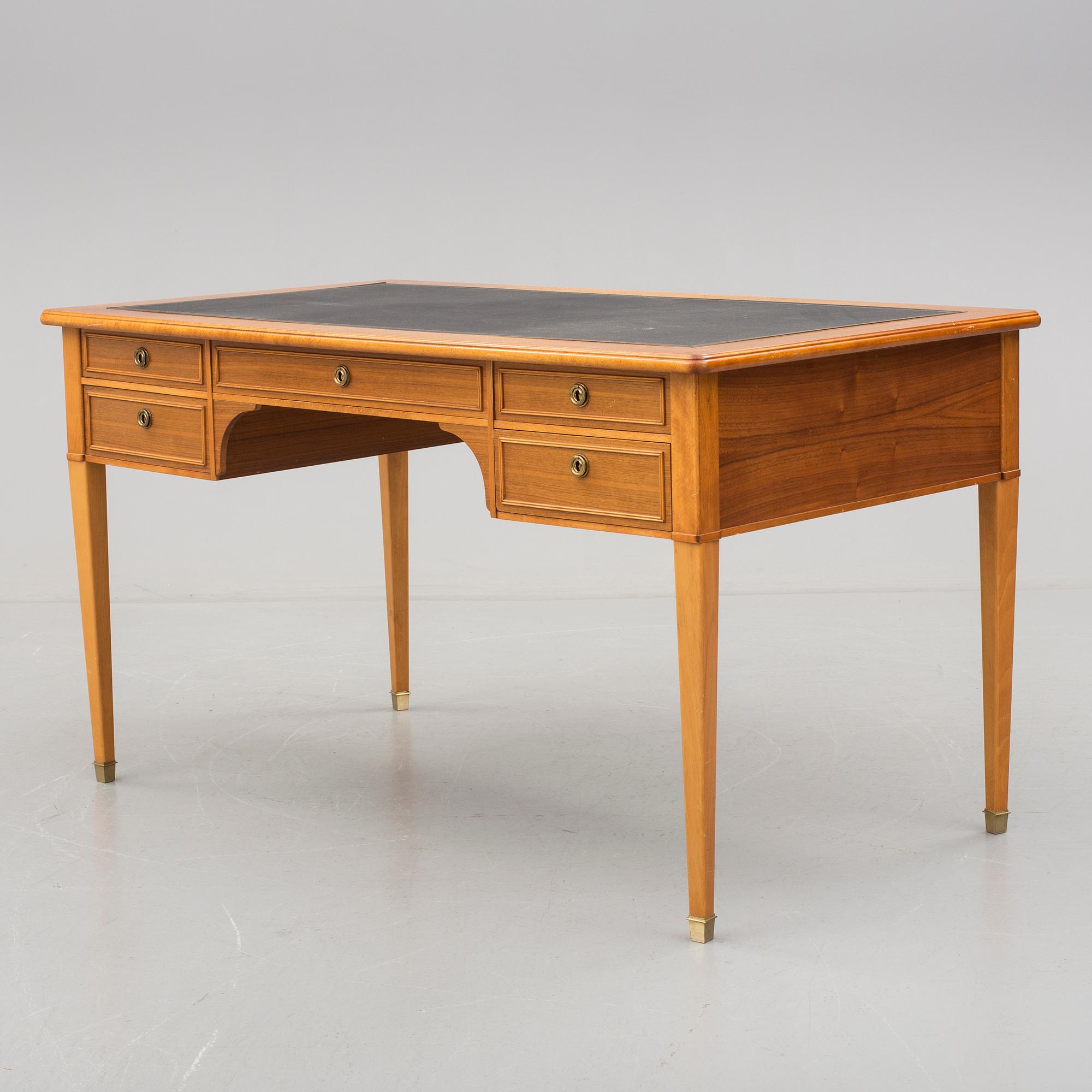 SKRIVBORD, gustaviansk stil. 1900-talets andra hälft.