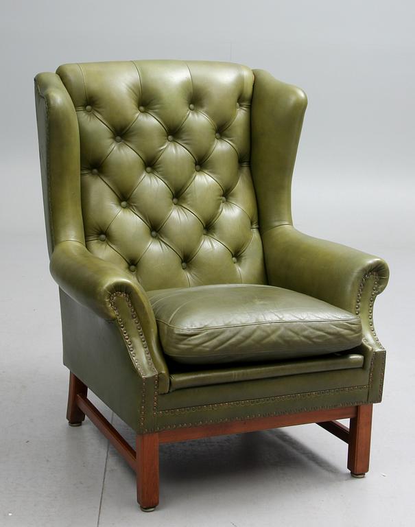 ÖRONLAPPSFÅTÖLJ, chesterfieldsmodell, 1900-tal.