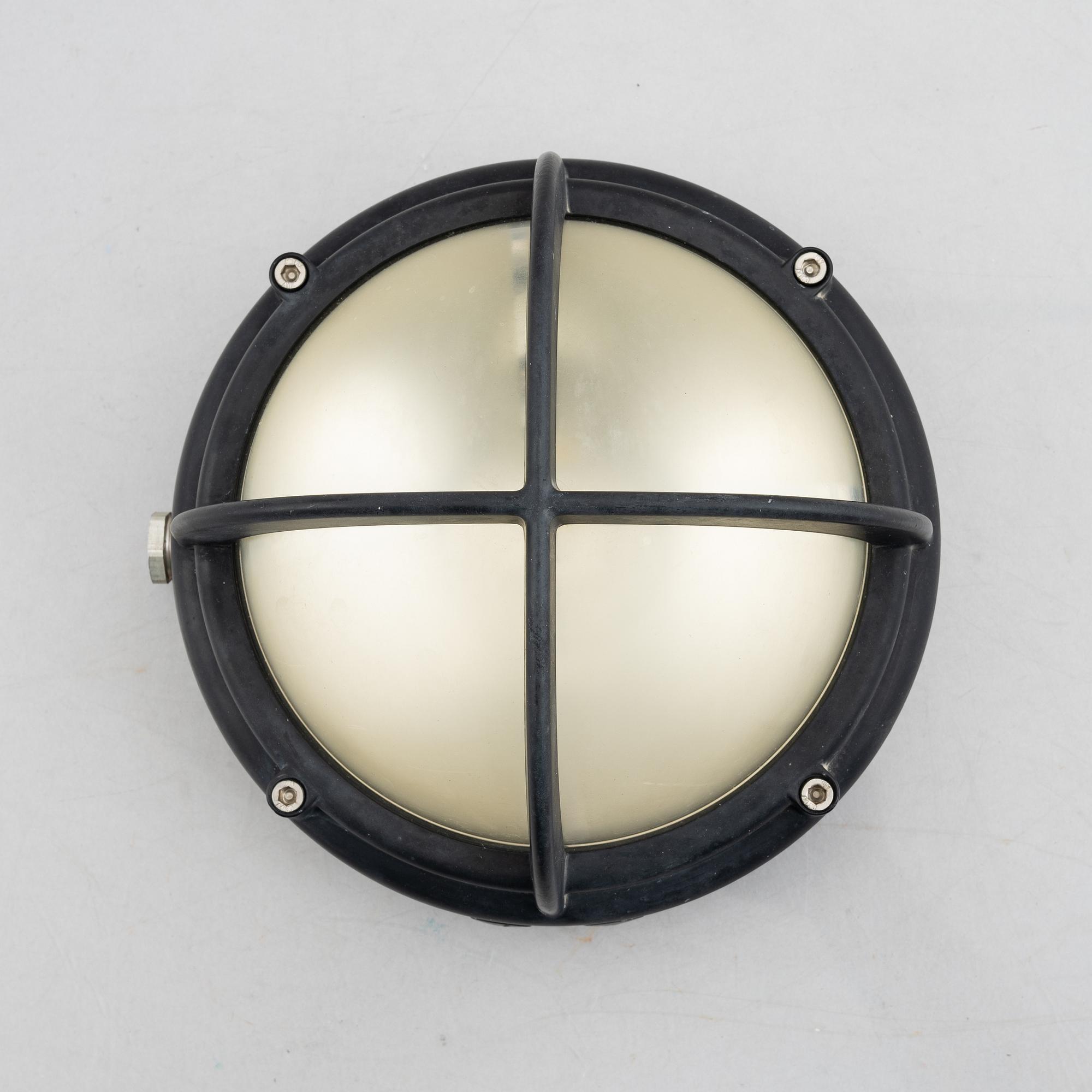 Lauritz Knudsen, vägglampa för utomhusbruk, "Skot", Louis Poulsen, Danmark.