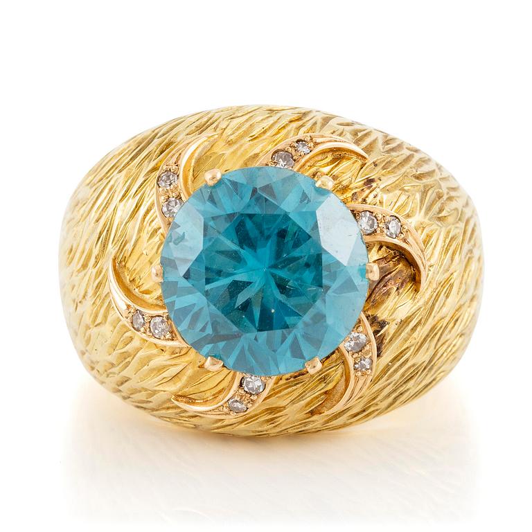 A ring in 18K gold with a blue faceted zircon and eight-cut diamonds.