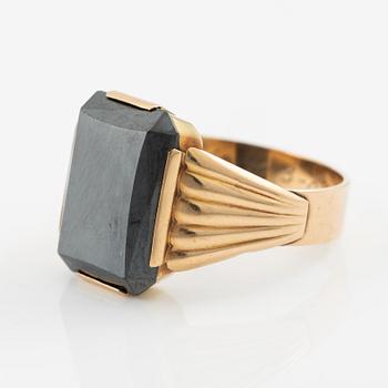 Claw ring, 14K gold with hematite.