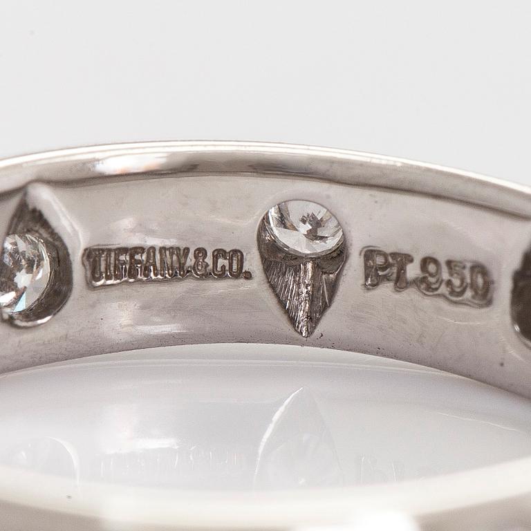 Tiffany & Co, a platinum 'Etoile' ring with brilliant-cut diamonds.