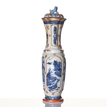 An elegant blue and white Chinese Export porcelain vase with cover, Qing dynasty, Qianlong (1736-95).