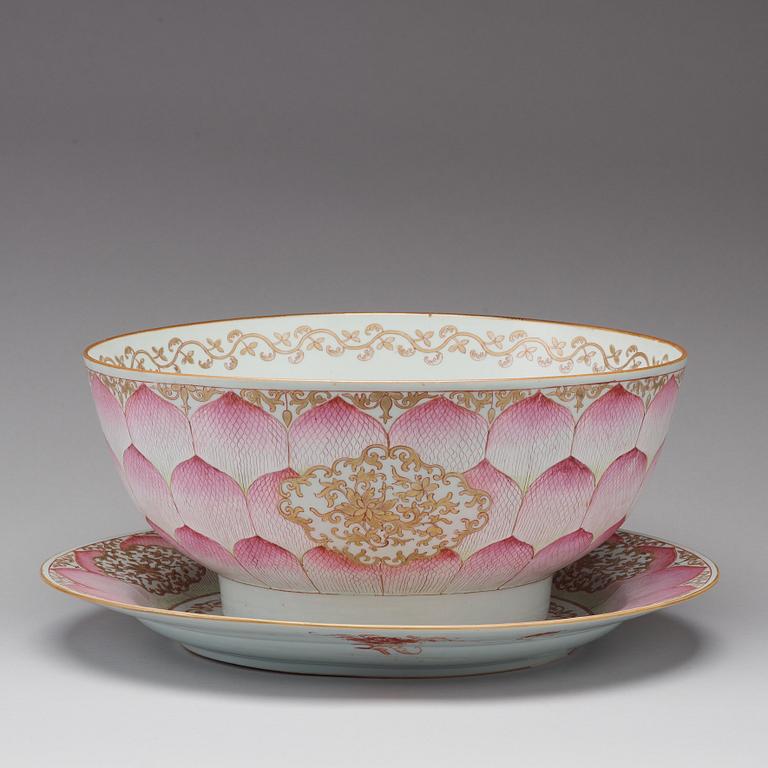BÅLSKÅL med FAT, kompaniporslin. Qingdynastin, Qianlong (1736-95).