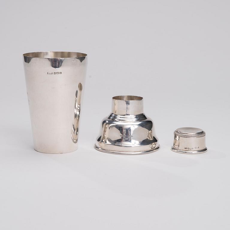 SHAKER, silver, Birmingham, England 1928. Vikt 312,6 g.