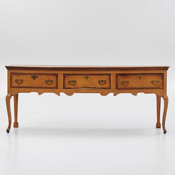 Sideboard, England, omkring 1900 med äldre delar.