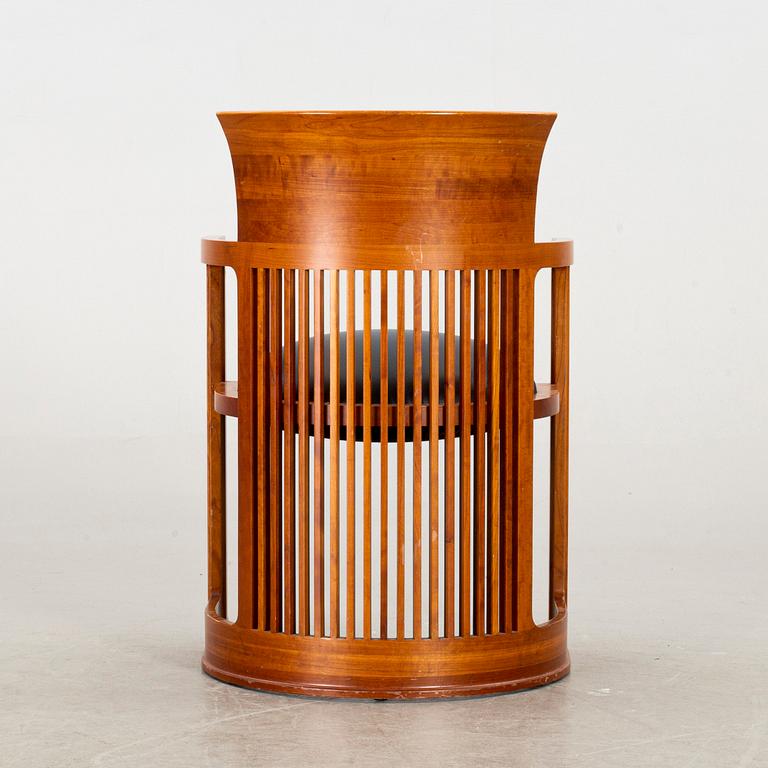 FRANK LLOYD WRIGHT, "Barrel Chair" model no 606, Cassina 1986.