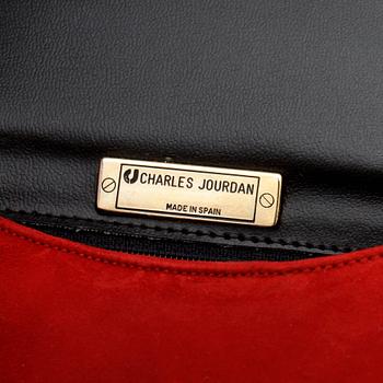 CHARLES JOURDAN, ett par pumps samt axelremväska.