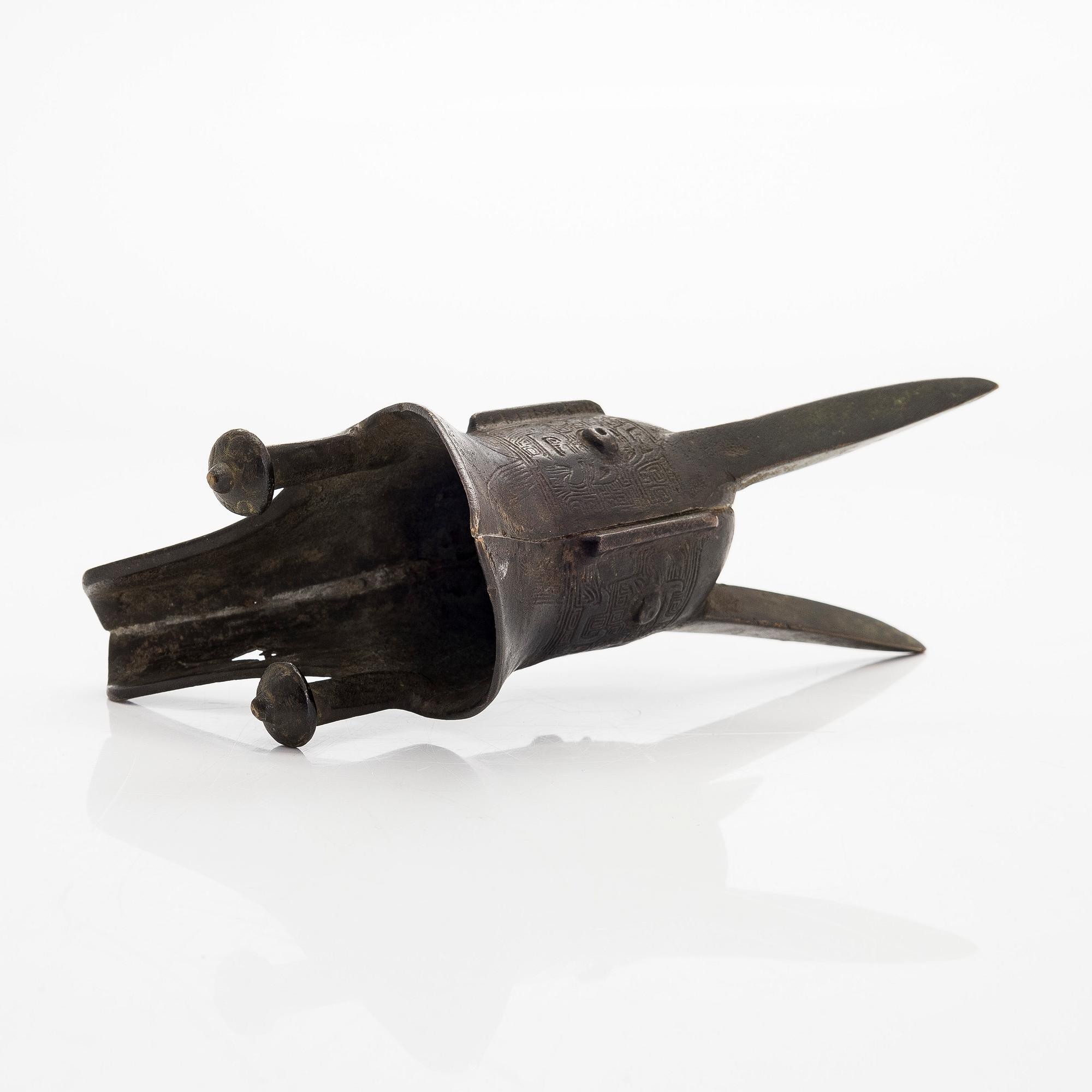 A jue bronze vessel, late Qing dynasty.