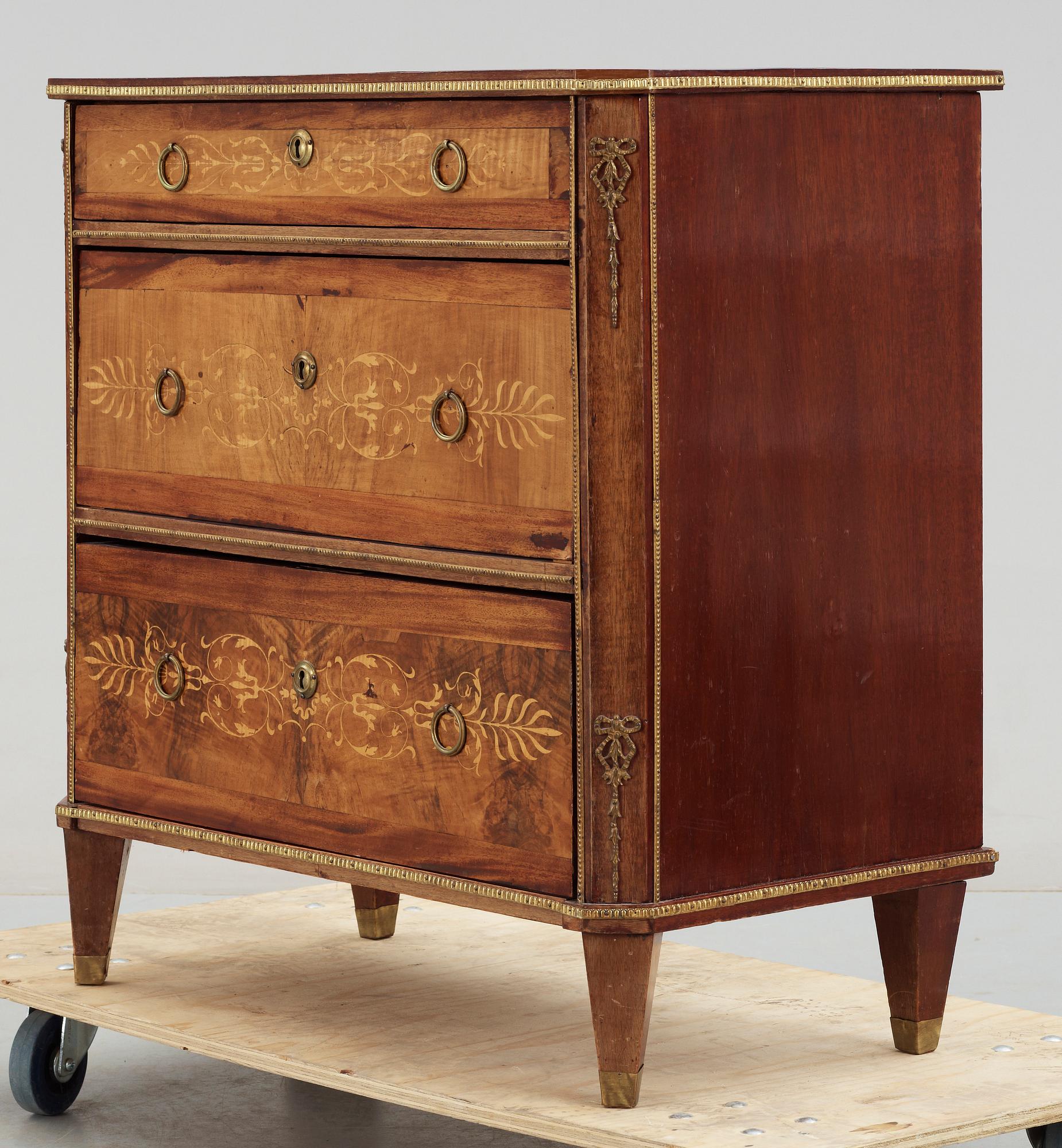 BYRÅ, gustaviansk stil, 1800/1900-tal.
