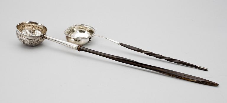 SLEVAR, 2 st, silver, England, 1700/1800-tal.