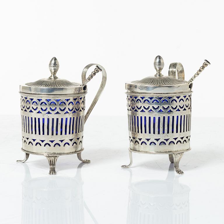 Adolf Zethelius, A Pair of Swedish silver mustard jugs, mark of Adolf Zethelius, Stockholm 1812.