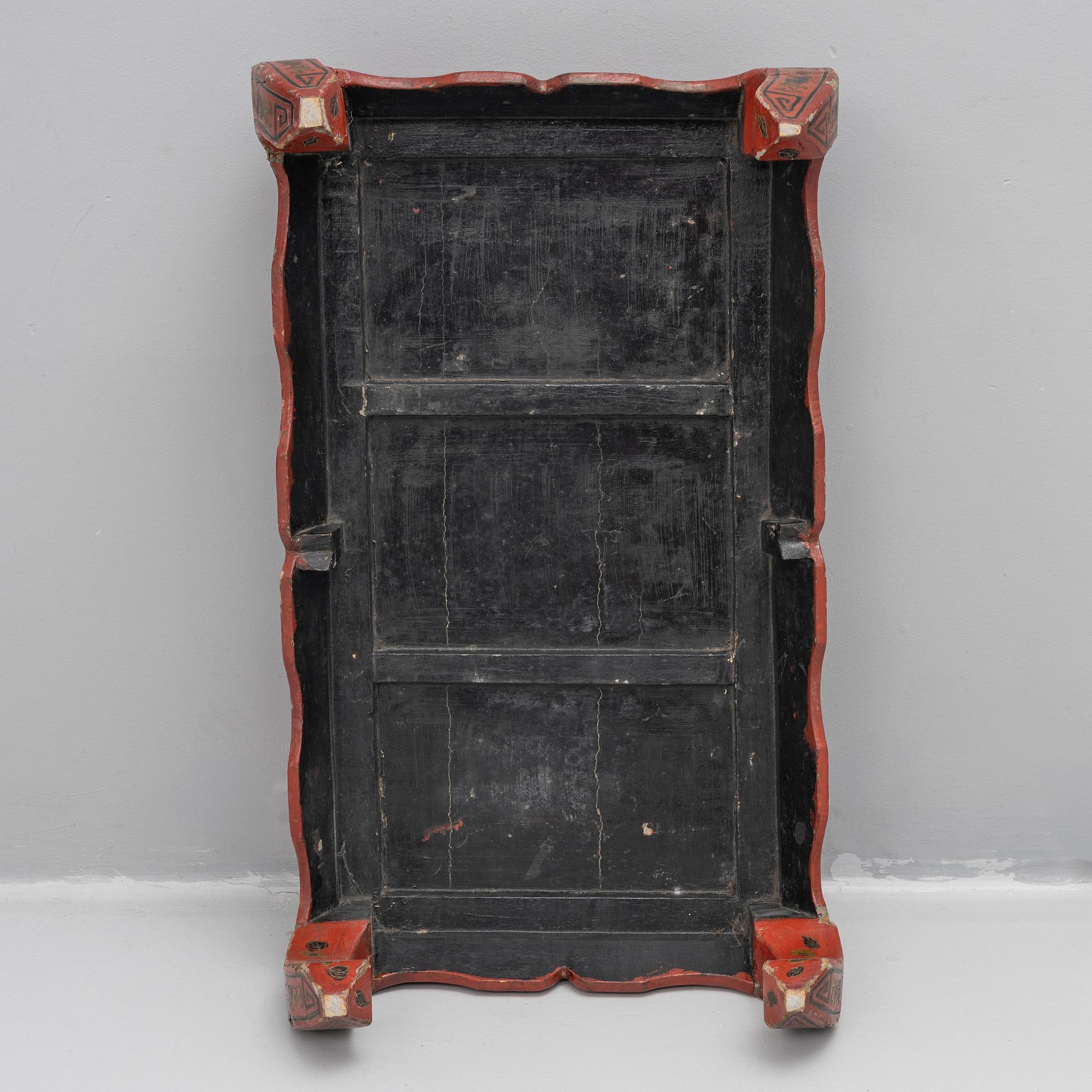 A Chinese red lacquered table, first quater of the 20th century.