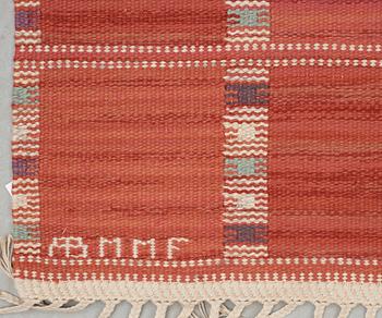 CARPET. "Falurutan, röd". Flat weave (rölakan). 272,5 x 210 cm. Signed AB MMF BN.