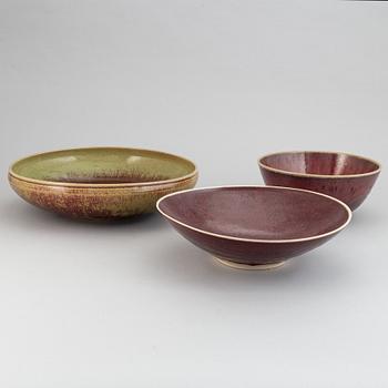 Henning Nilsson, a set of three stoneware bowls for Höganäs, 1966, 1969 and 1984.