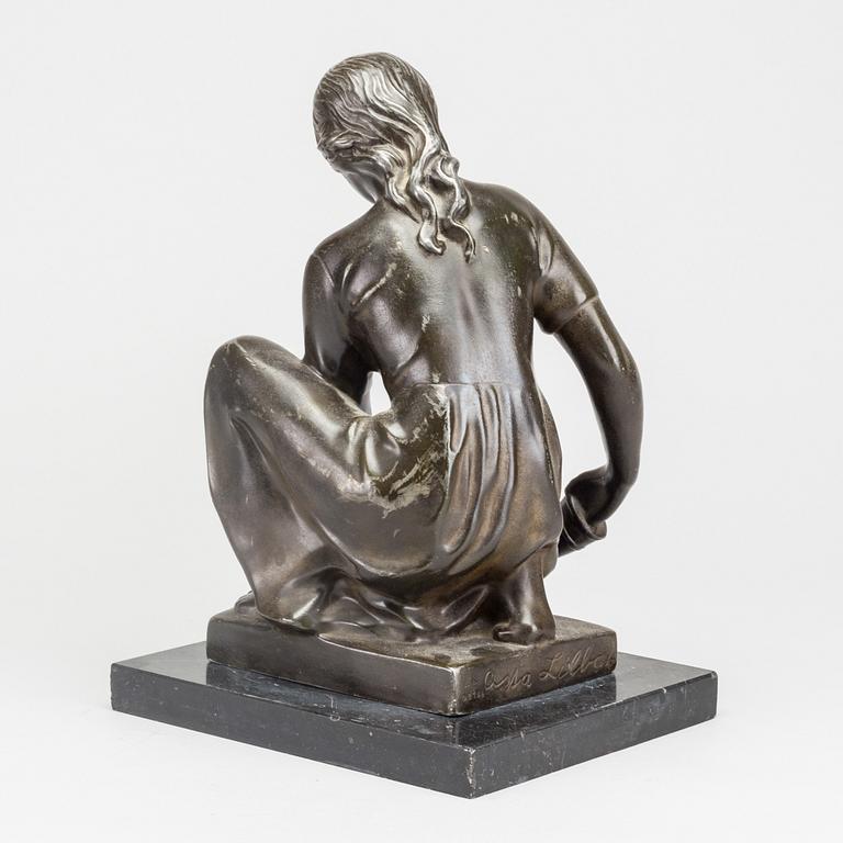 Asta Lilbaek, skulptur  "Flickan med guldhornet".