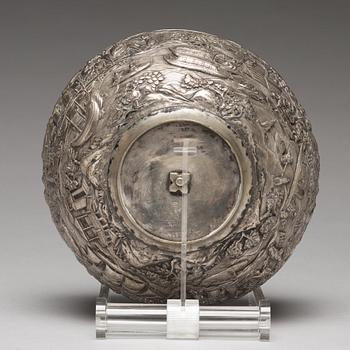 A Chinese silver bowl, late Qing dynasty circa 1900.