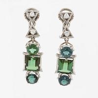 A pair of earrings in 18K white gold with tourmalines and round brilliant-cut diamonds.