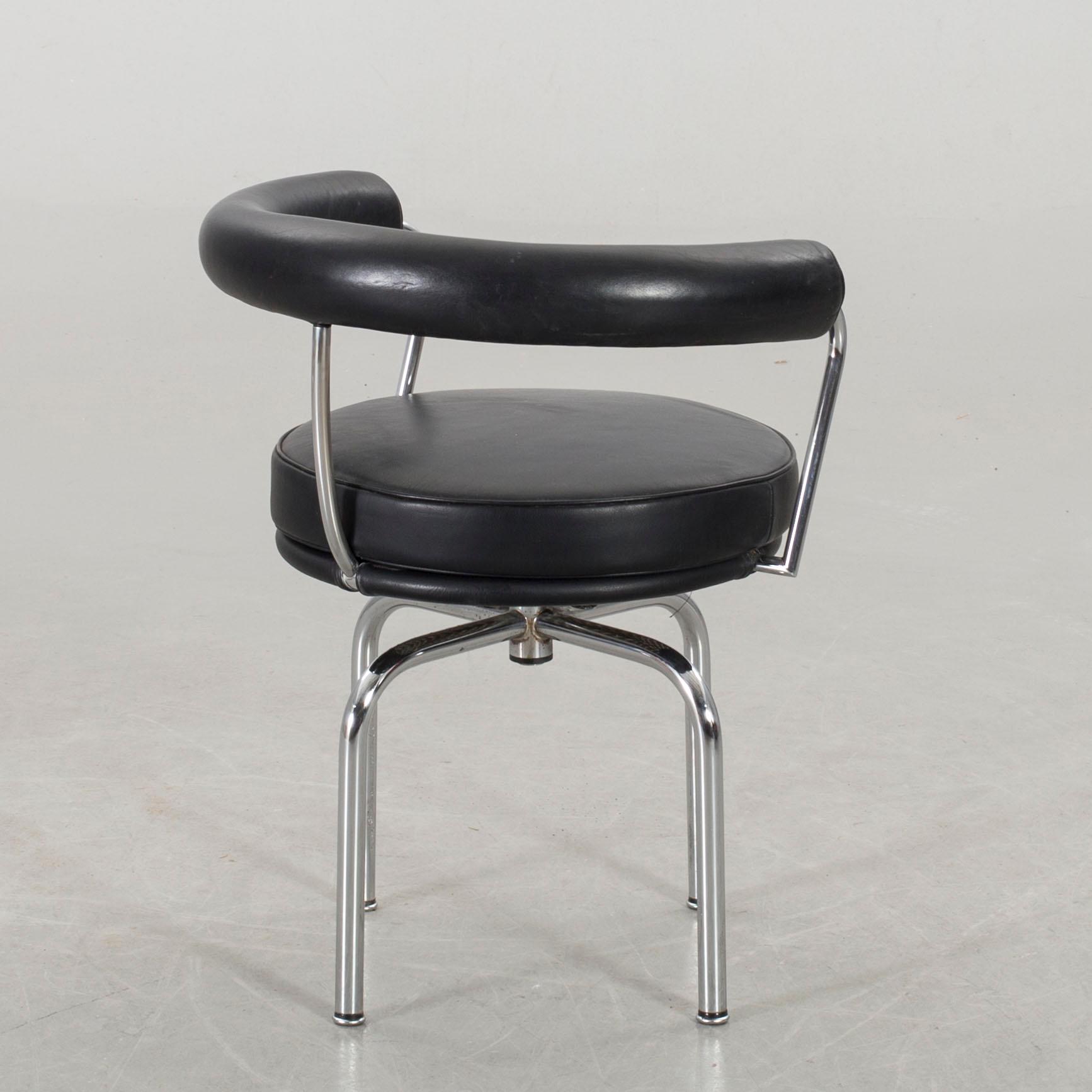 LE CORBUSIER, snurrfåtölj "LC7" Cassina 1900-talets senare del.