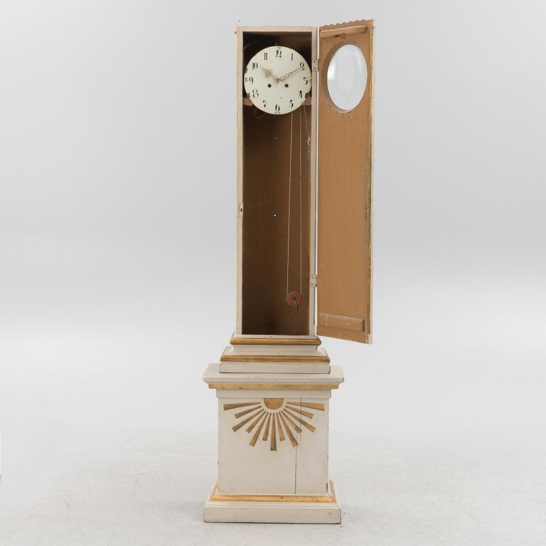 A late Gustavian longcase clock, circa 1800.