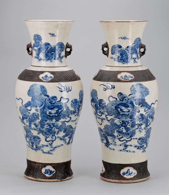 VASER, porslin, ett par, Kina. Sen Qing.