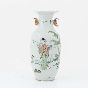 A Chinese porcelain vase, 20th Century.