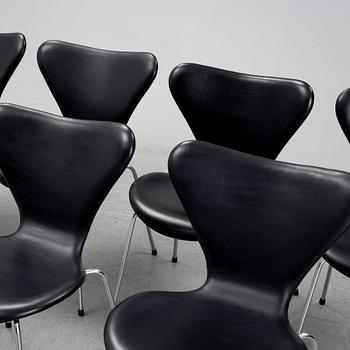 ARNE JACOBSEN, stolar, 3 st, "Sjuan", Fritz Hansen, Danmark.