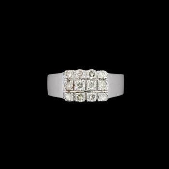 RING, 18k vitguld med 12 briljantslipade diamanter tot ca 0,36ct. Vikt ca 5,3g.