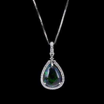 458. A PENDANT, brilliant cut diamonds c. 0.35 ct. Opal c. 3.70 ct. Weight  5,8 g.