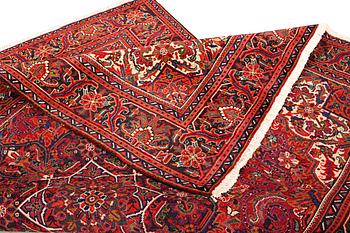 A Heriz patternd carpet, a.  295 x 207 cm.