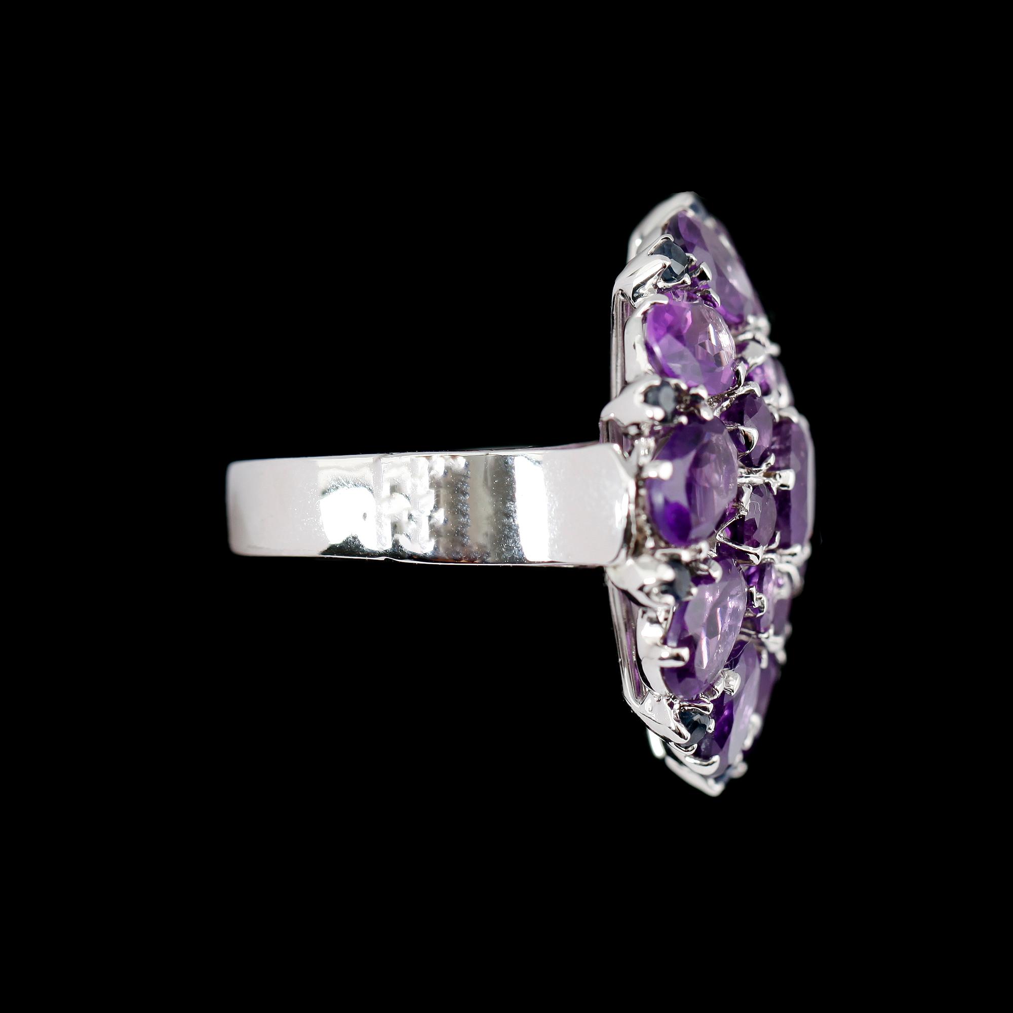 COCKTAILRING, silver, ametister tot ca 14.00 ct.