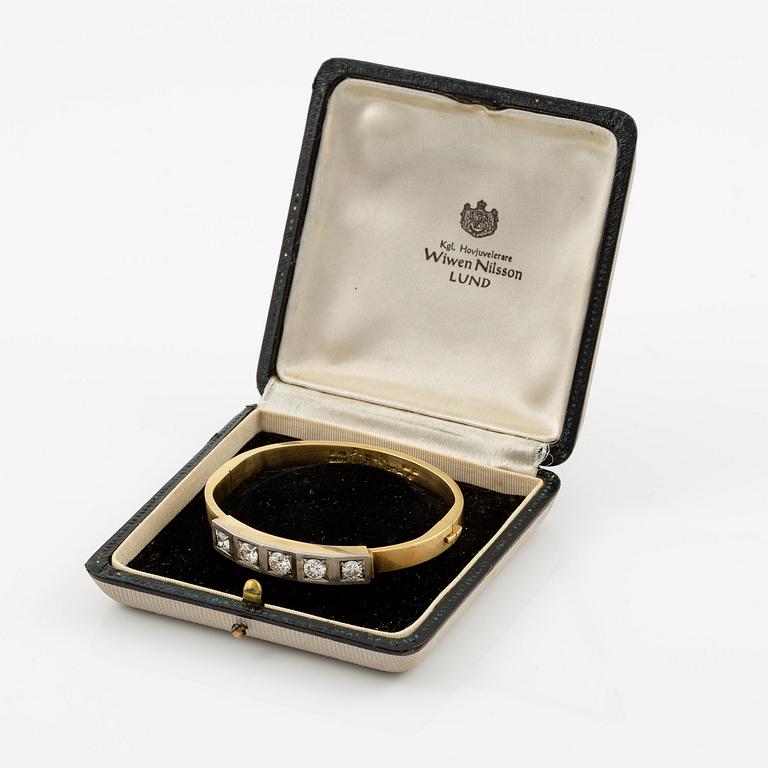 Wiwen Nilsson, a bracelet, 18K gold with round brilliant-cut diamonds, Lund 1962.