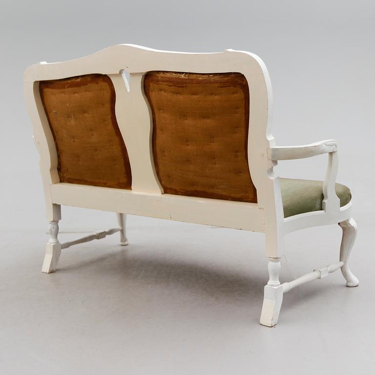 SOFFA, rokokostil, 1900-talets första hälft.